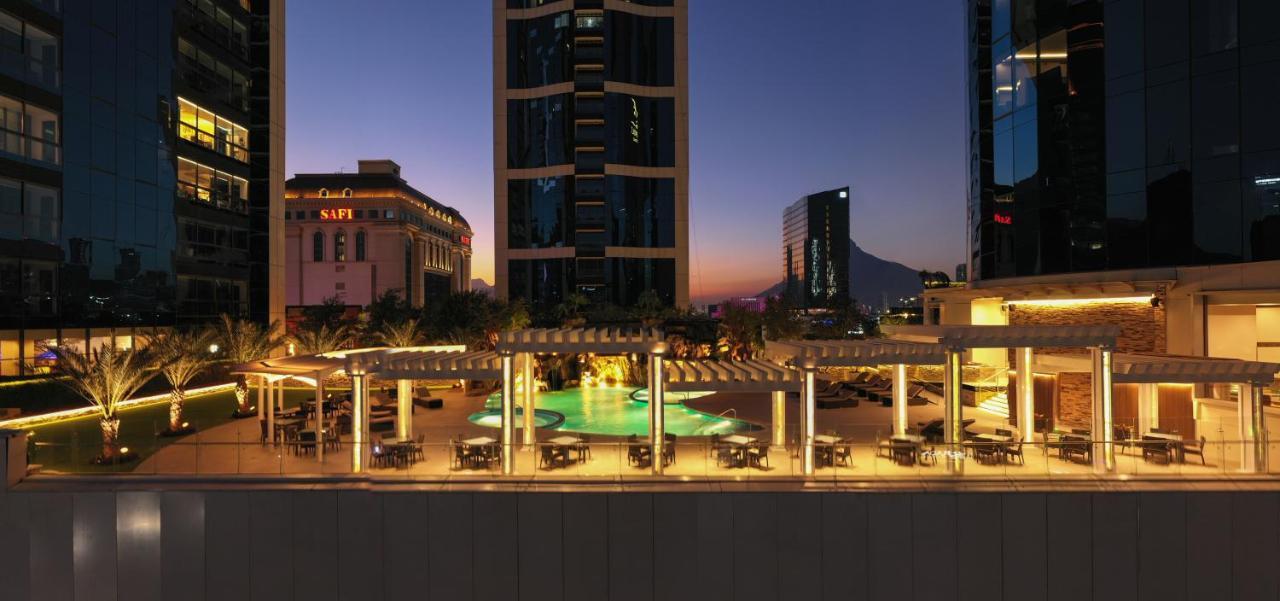 Safi Royal Luxury Metropolitan Hotel San Pedro Garza Garcia Exterior photo The pool at the Four Seasons Hotel